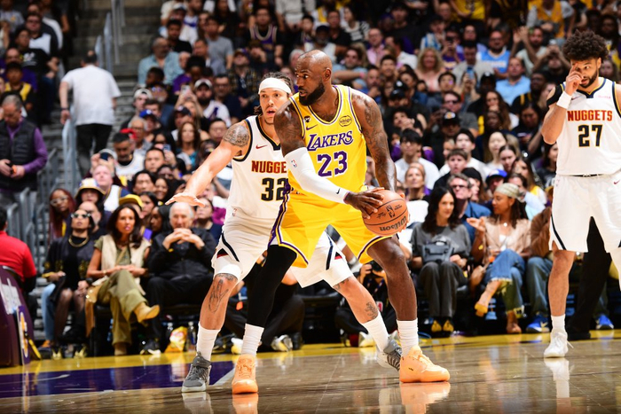 东契奇追平历史三双纪录，詹姆斯刷新41岁后数据