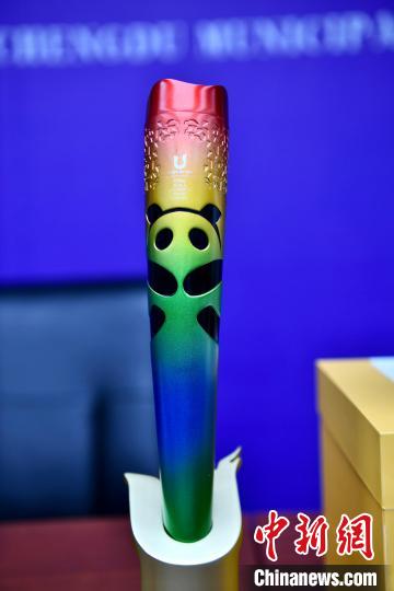 成都大运会会徽吉祥物火炬奖牌发布 大熊猫太阳