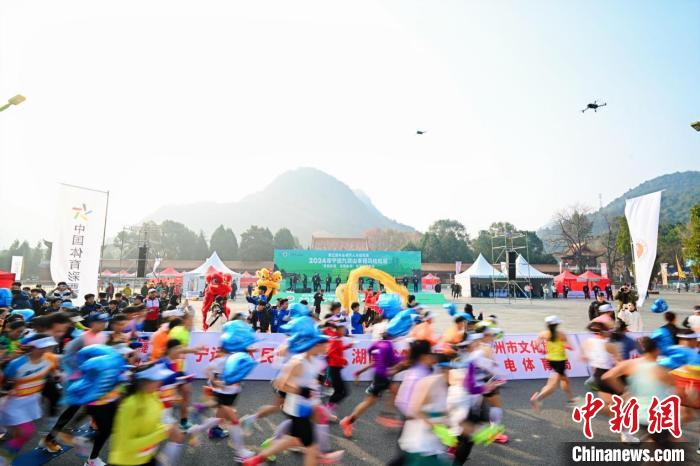 畅游多彩岭南，海内外近3000名跑者在九嶷山开跑