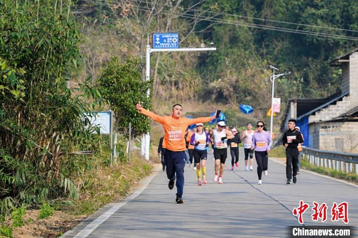 畅游多彩岭南，海内外近3000名跑者在九嶷山开跑