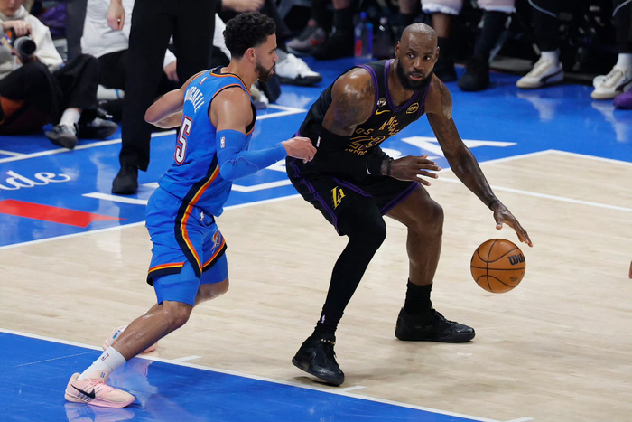 詹姆斯进攻权重提升 三分球回暖成关键