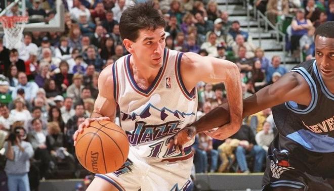 勒布朗·詹姆斯追平历史19次季后赛纪录，马龙与