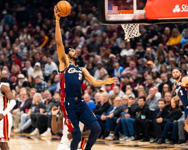 阿伦复出助骑士大胜热火 双塔体系成季后赛关键