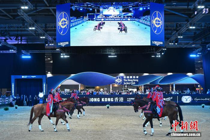 音乐骑术表演展人马默契 退役赛驹再展风采